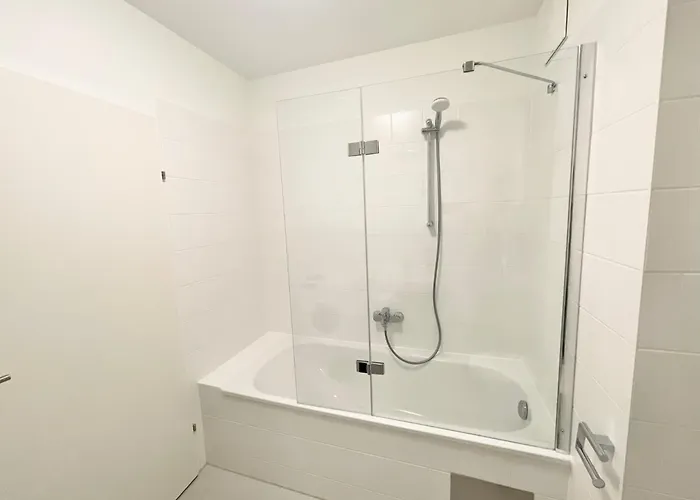 Modern Trendy With Balcony & Free Parking Appartamento *