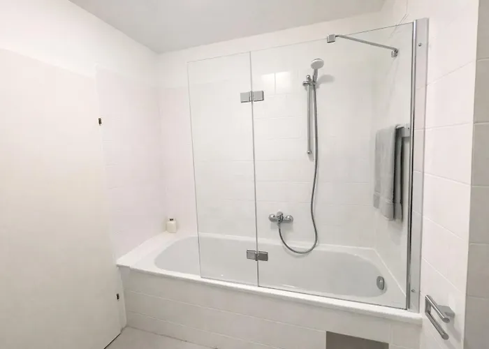 Appartamento Modern Trendy With Balcony & Free Parking