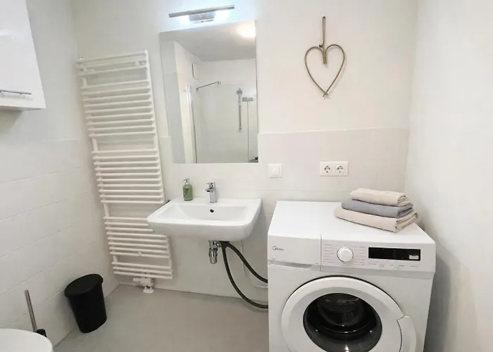 Modern Trendy With Balcony & Free Parking * Vienna