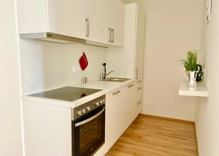Modern Trendy With Balcony & Free Parking *