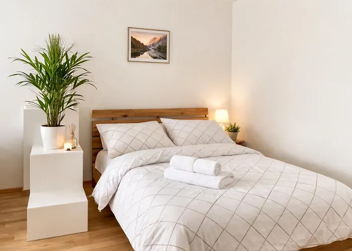 Modern Trendy With Balcony & Free Parking Appartamento