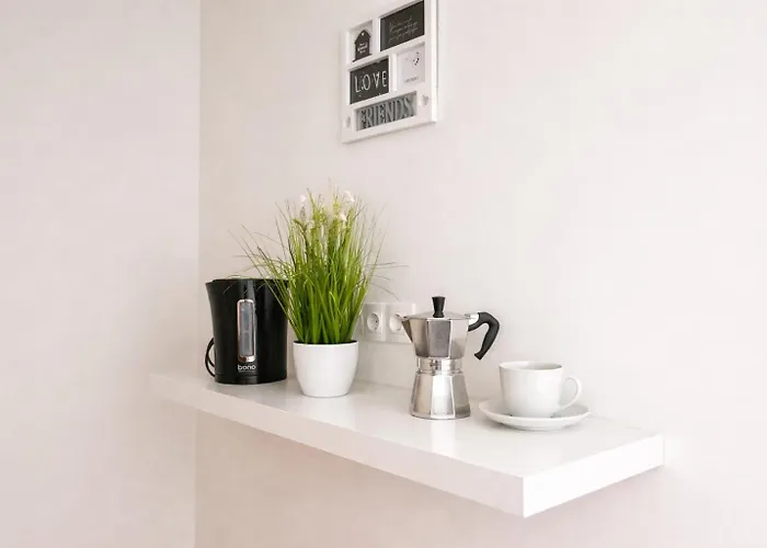 Modern Trendy With Balcony & Free Parking Appartamento