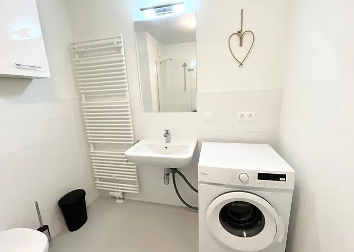 Appartamento Modern Trendy With Balcony & Free Parking